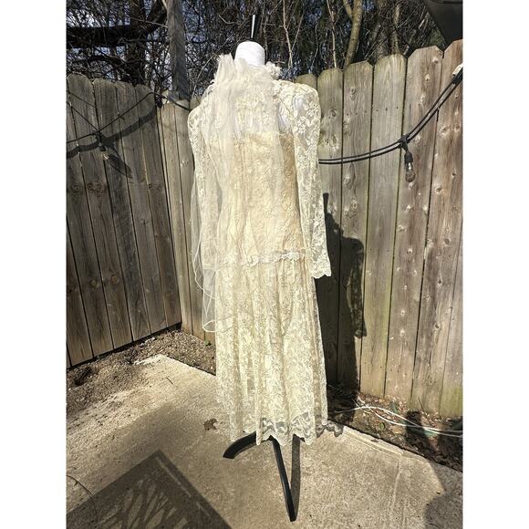 Vintage 70's Greenco Maid Wedding Dress Ivory Lace With Veil Long Sleeve Size 4 - Picture 12 of 16